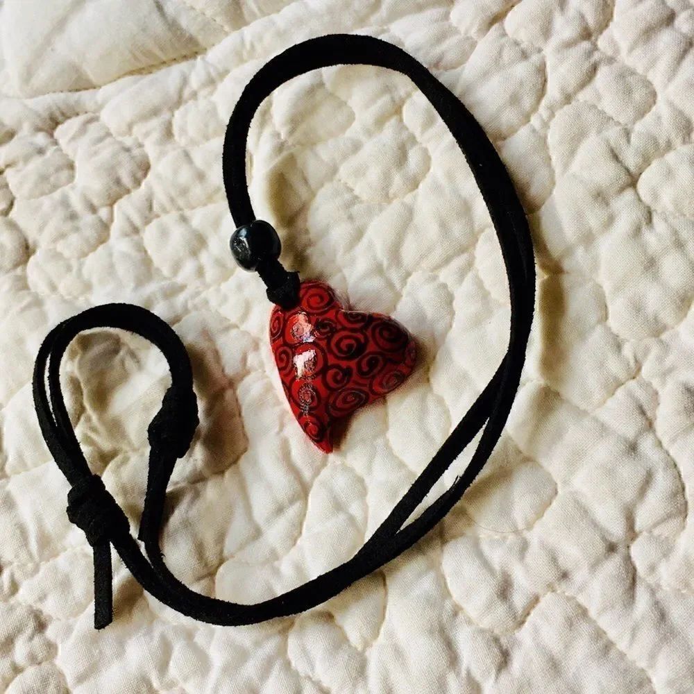 Hand made Clay Heart pendant with essential oil - Picture 3 of 6